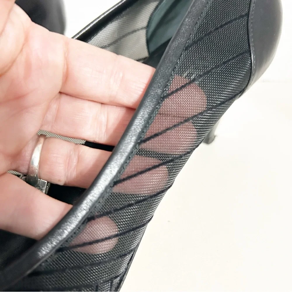 Vintage Prevata Black Textured Mesh Pleated Pointed Toe Kitten Heel Pumps Italy